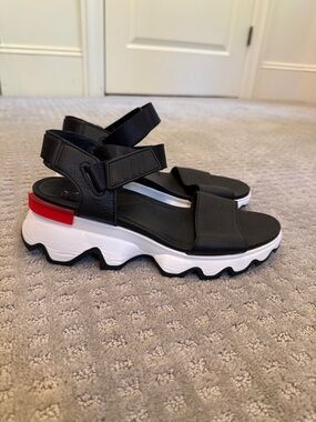 Sorel Black Kinetic Sandals Size 10